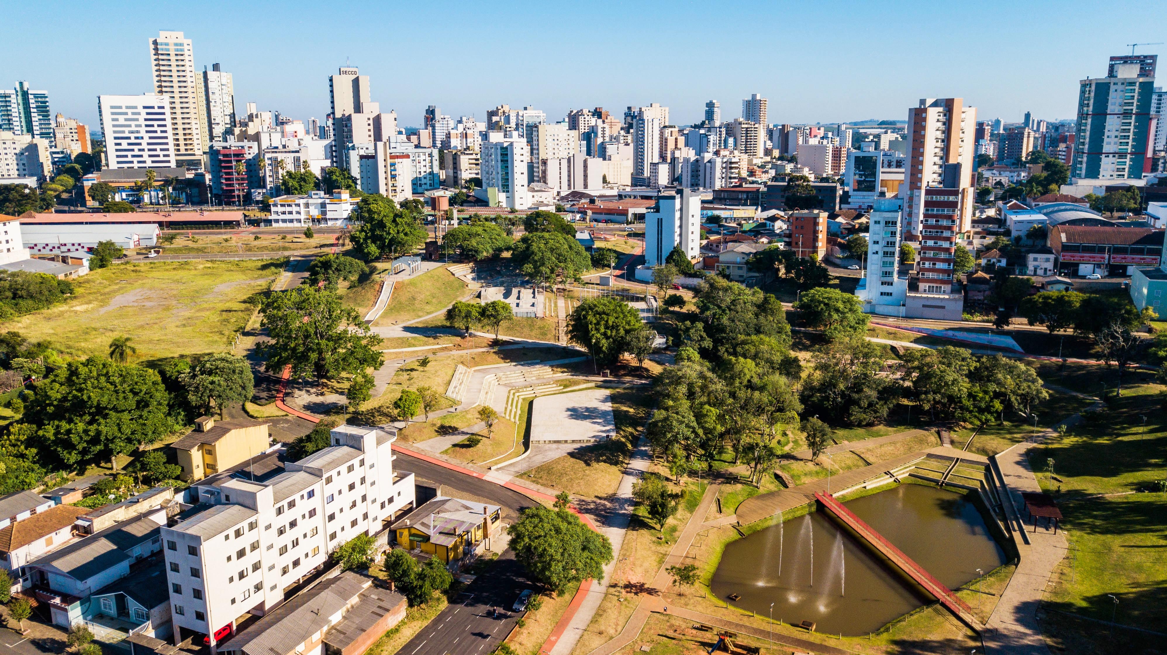 Praça ou espaço público movimentado